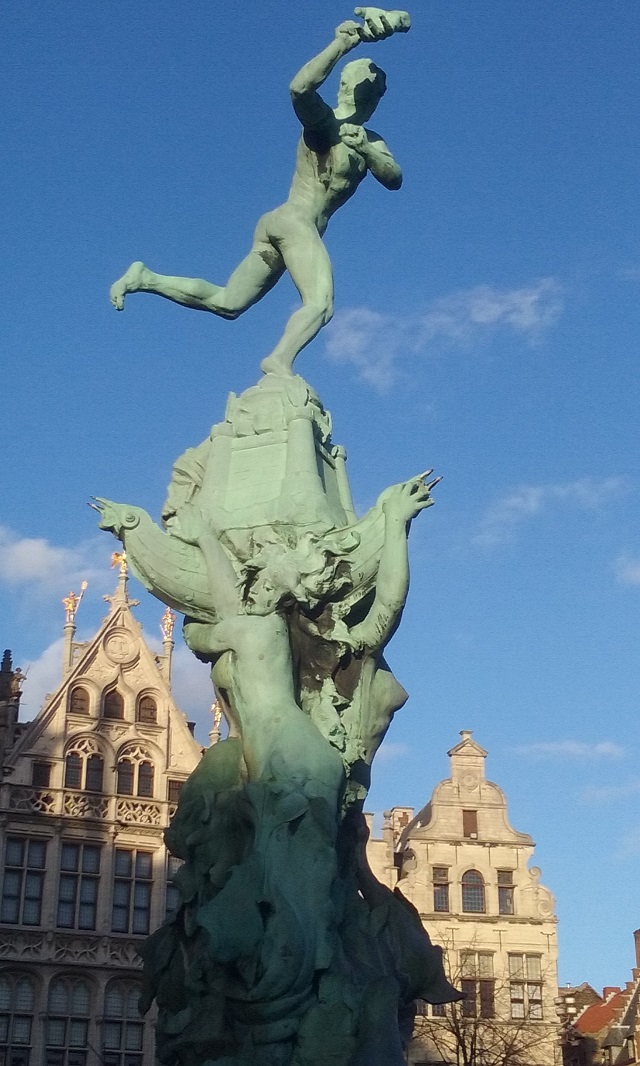 Estatua Brabo Antuérpia Compagnie des Bronzes