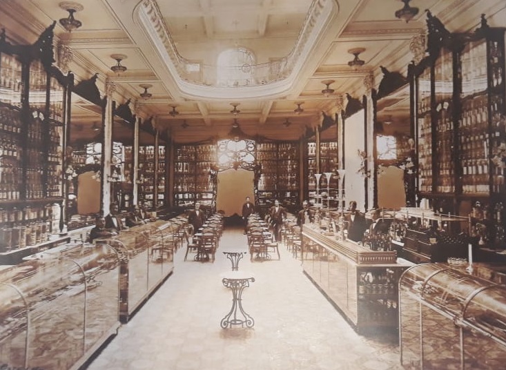 Confeitaria Colombo com espelhos belgas - Foto de 1919
