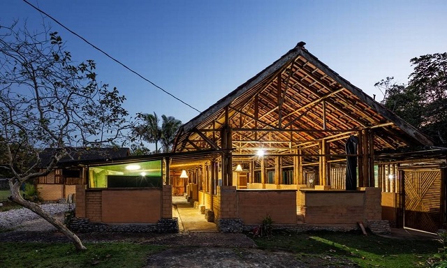 Sven Mouton Centro Comunitario Camburi Bambu