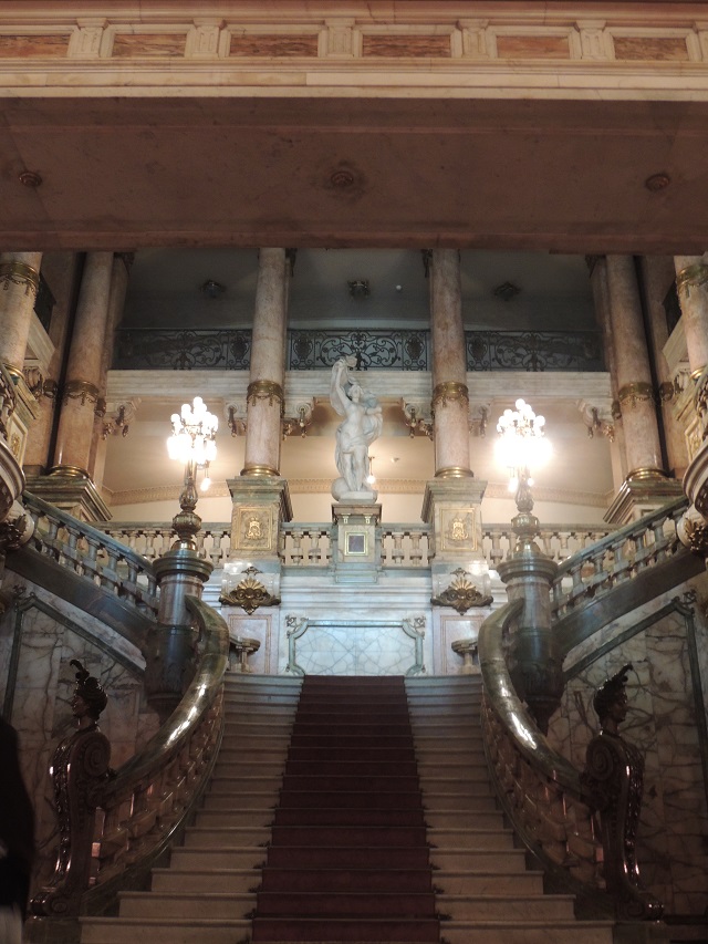 Teatro Municipal RdJ Escada Marmore Bélgica