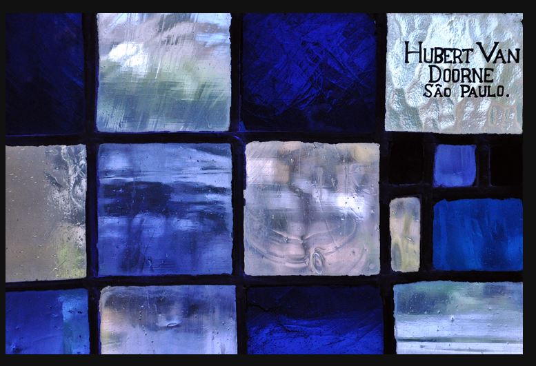 Hubert Van Doorne, belga, vidro azul