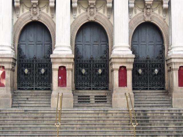 Rio de Janeiro Teatro Municipal 3 Portões de bronze